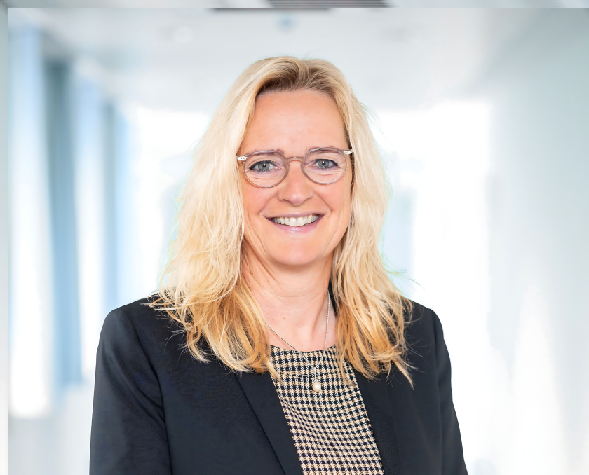 Warring Martina BILD upscayl 1x upscayl lite 4x