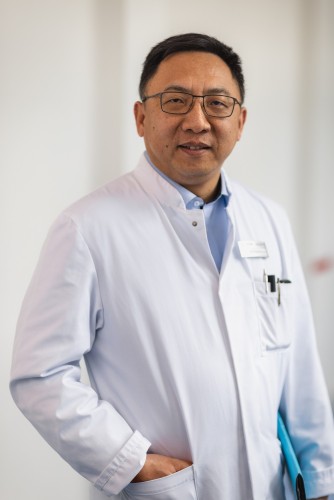 PD Dr. Ruoyu Zhang ist neuer Bereichsleiter der Thoraxchirurgie ...