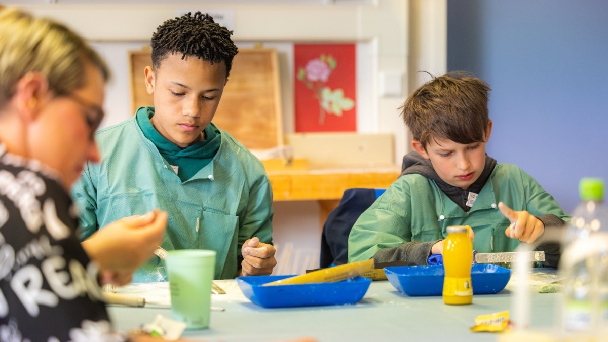 den-klinikalltag-hautnah-erleben-110-kinder-und-jugendliche-lernten