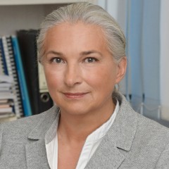  Frau Dr. Claudia Dietrich