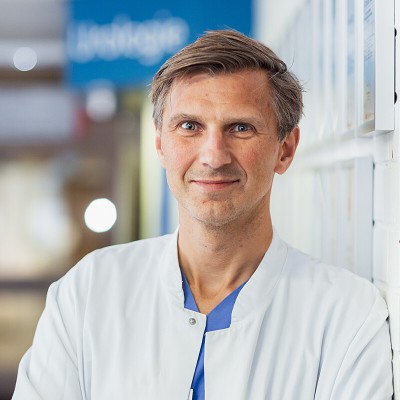 Dr. Lukas Manka