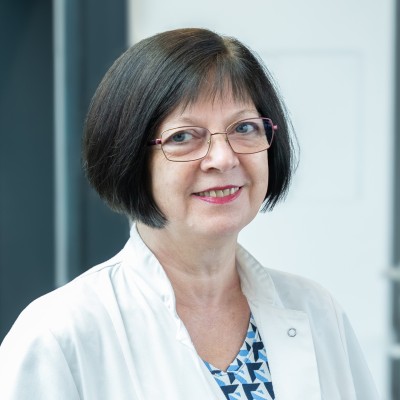 Frau Ja nicke