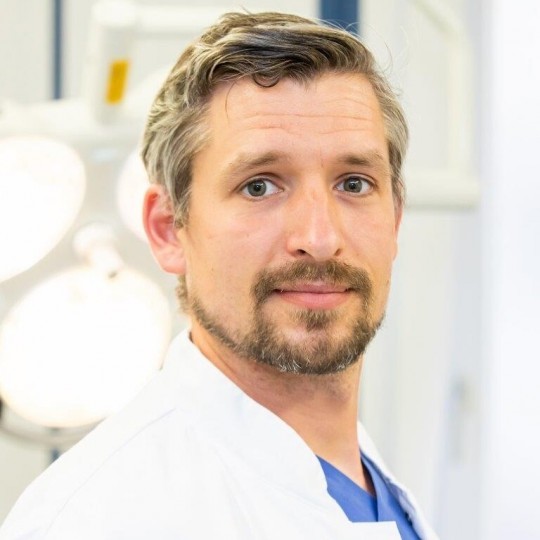 Facharzt für Viszeralchirurgie Dr. med. Lukas Tomczyk