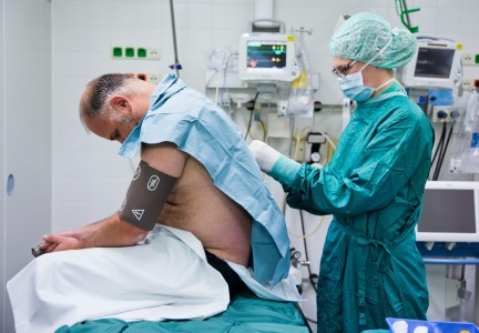 2017 08 Multimodale Therapie bei chronischen Schmerzen JÖRG SCHEIBE